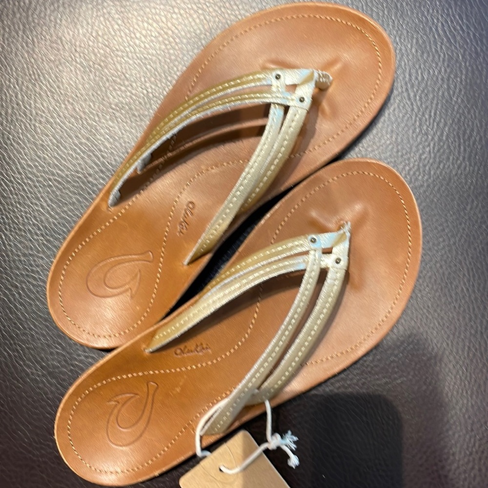 Olukai leather U’I flip flops color bubbly/Sahara